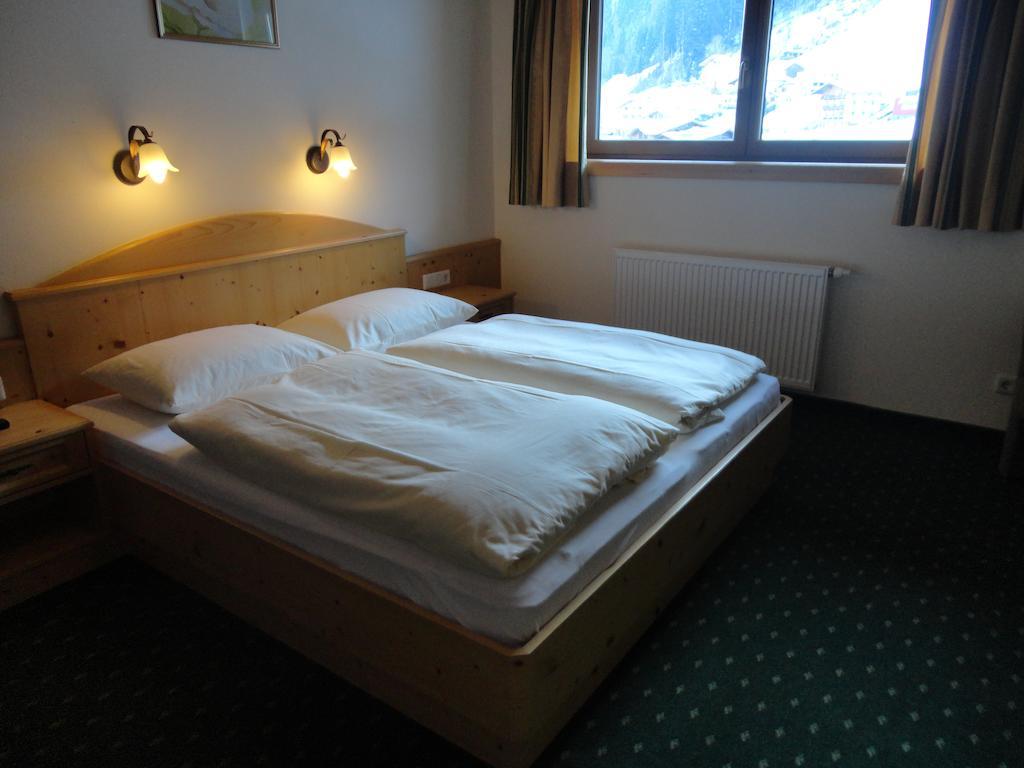 Hotel Garni Klocker Kaltenbach Room photo